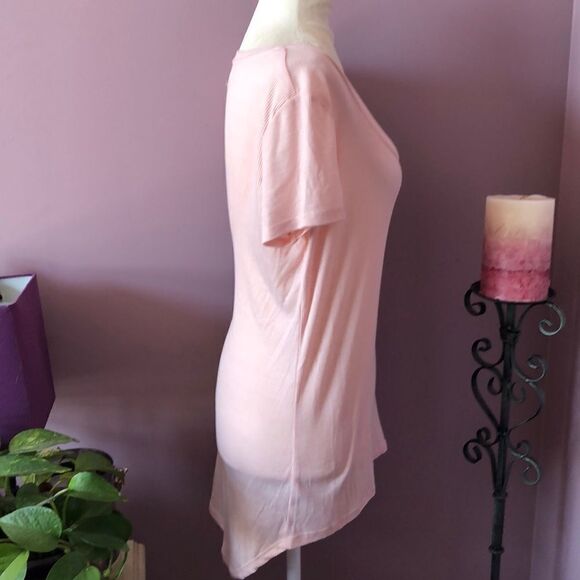 Adam Levine hi lo t - Picture 4 of 5